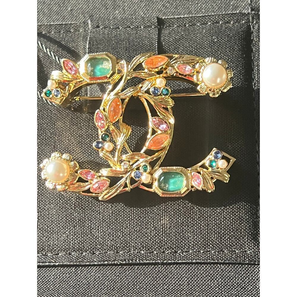 Chanel brooch multi stone pearl gold tone 2022 - Picture 14 of 14